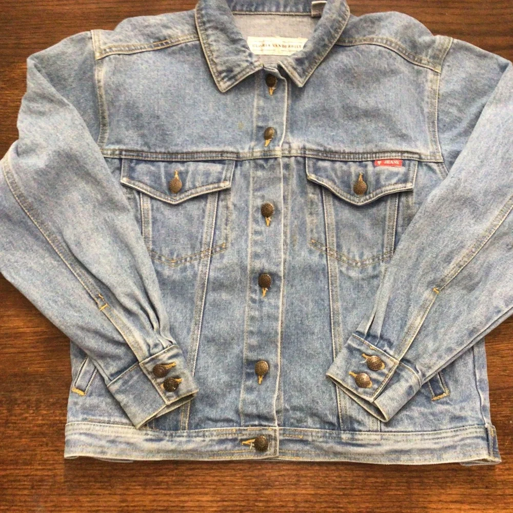 Vintage Gloria Vanderbilt denim jacket. Size medium great shape. - Picture 1 of 10